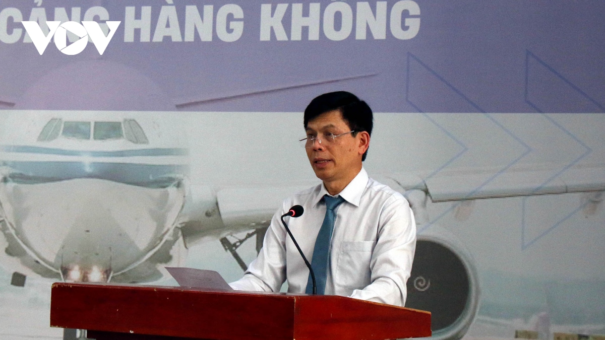 Thứ trưởng Bộ GTVT: “Cần giải quyết dứt điểm ùn tắc tại sân bay Tân Sơn Nhất”
